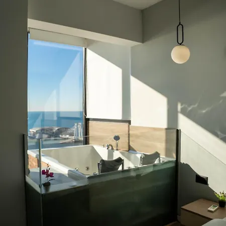 Luxury With Jacuzzi Apartament